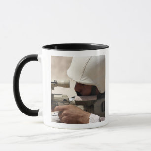 Mug Les vues irakiennes de sergent d'armée dans vers