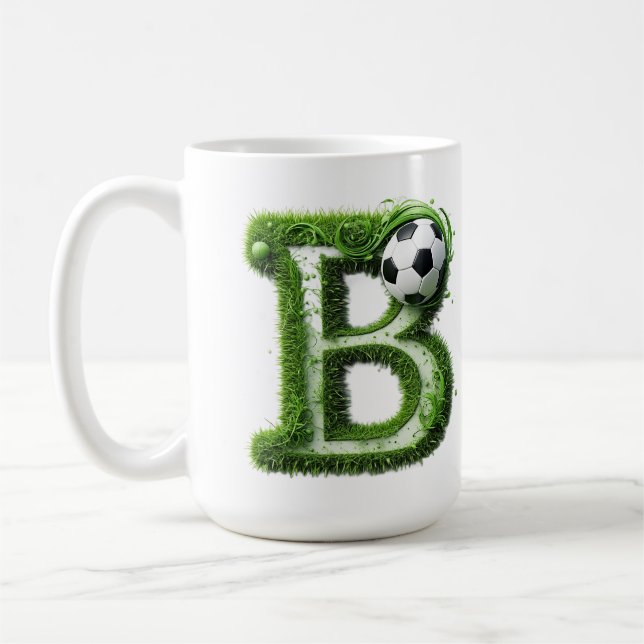 Mug Lettre B en topiaire d'herbe verte avec ballon de  (Gauche)