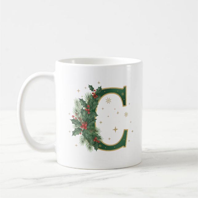 Mug Lettre C festive de Noël avec houx (Gauche)