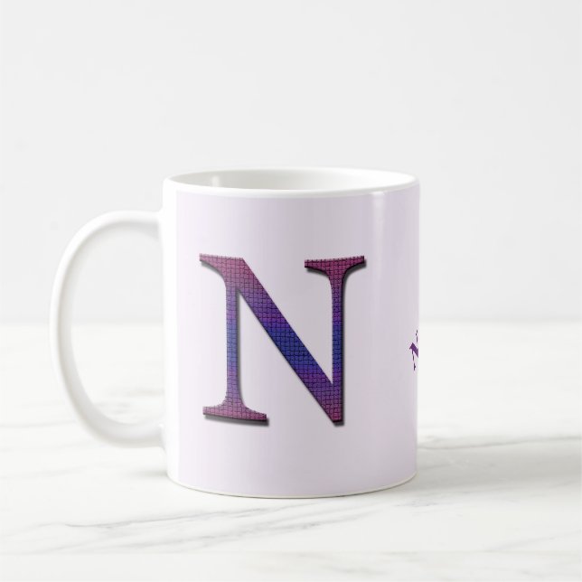 Mug Lettre carreaux bleu rose pourpre N Monogramme ini (Gauche)