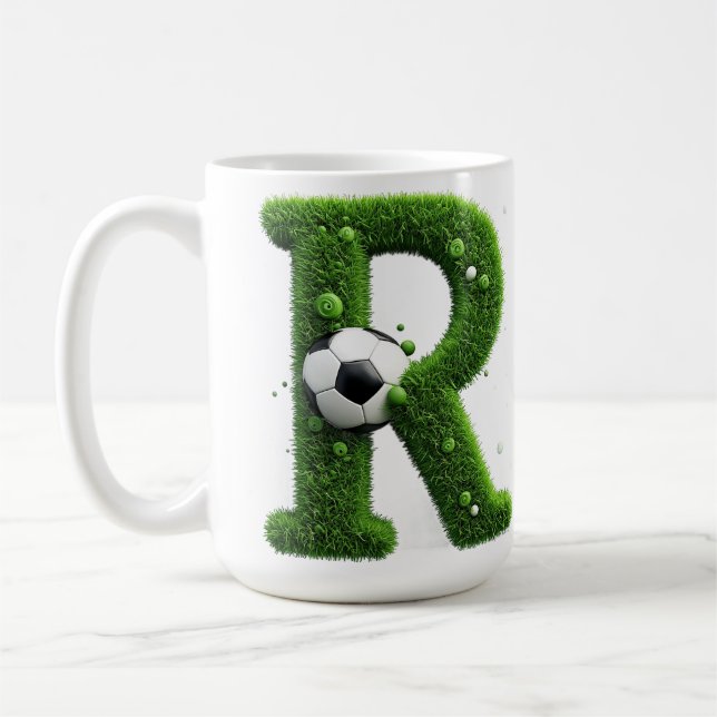 Mug Lettre en herbe formée avec des ballons de footbal (Gauche)