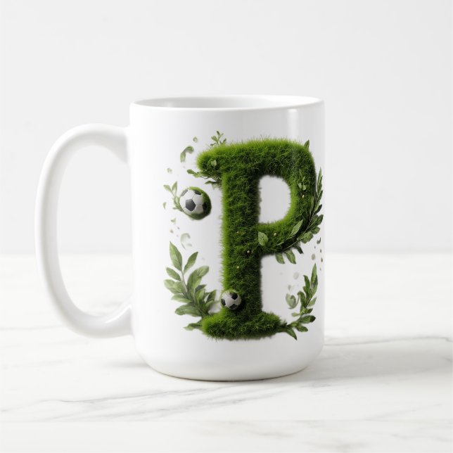 Mug Lettre en herbe formée avec des ballons de footbal (Gauche)