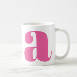 Mug Lettre initiale de Monogramme moderne en rose chau<br><div class="desc">Joli monogramme moderne avec la première lettre de votre choix,  en rose chaud</div>