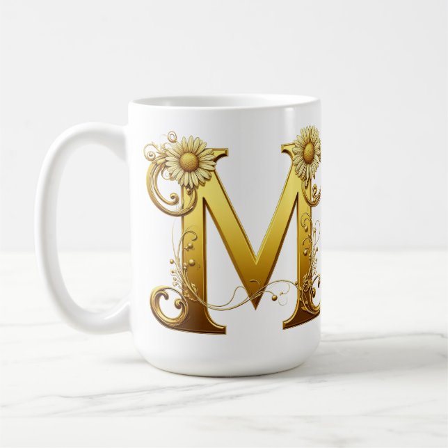 Mug Lettre M dorée élégante avec embellissements flora (Gauche)