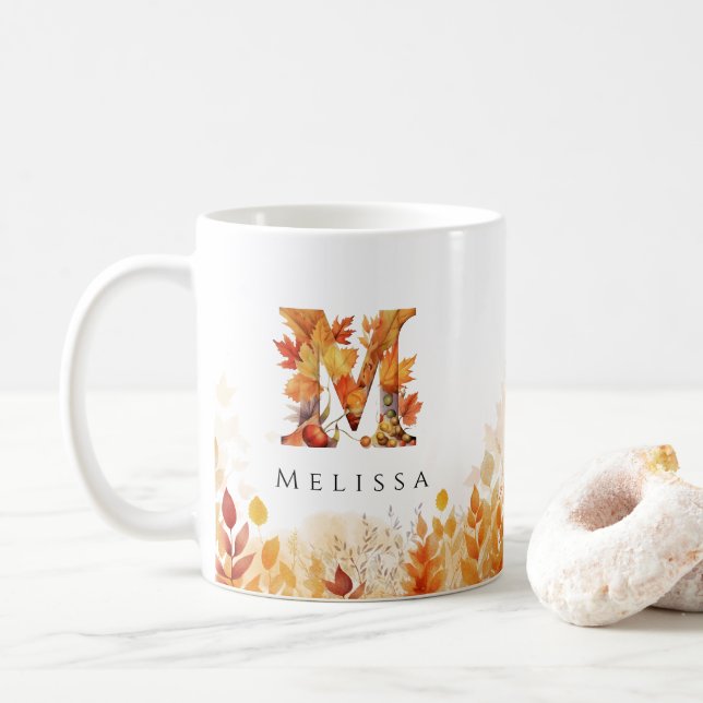 Mug Lettre monogramme M Feuilles automnales rustiques (Avec donut)