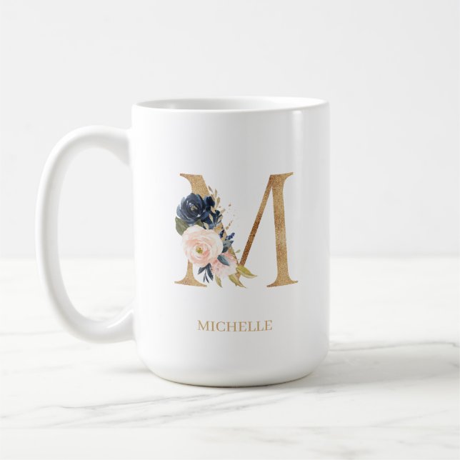 Mug LETTRE MONOGRAPHIQUE Florale Blush Navy "M" Person (Gauche)
