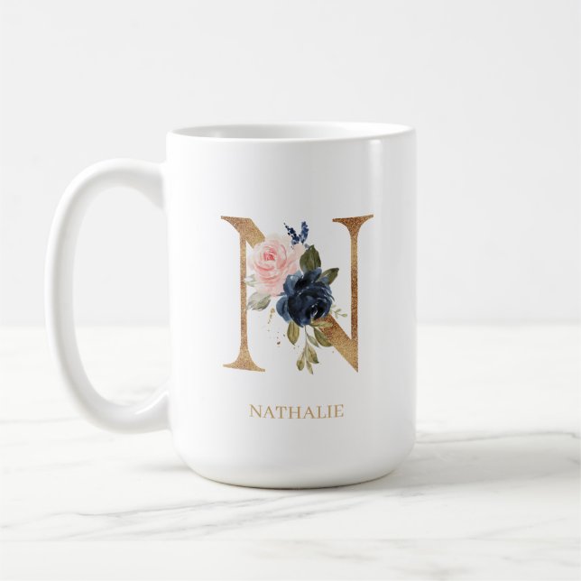 Mug LETTRE MONOGRAPHIQUE Florale Blush Navy "N" Person (Gauche)