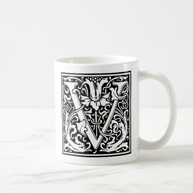Mug Lettre V Monogramme médiéval Art Nouveau (Droite)