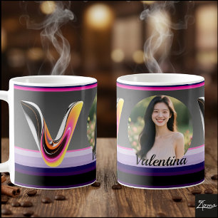 Mug Lettre V Néon Brillante Fluide Abstraite
