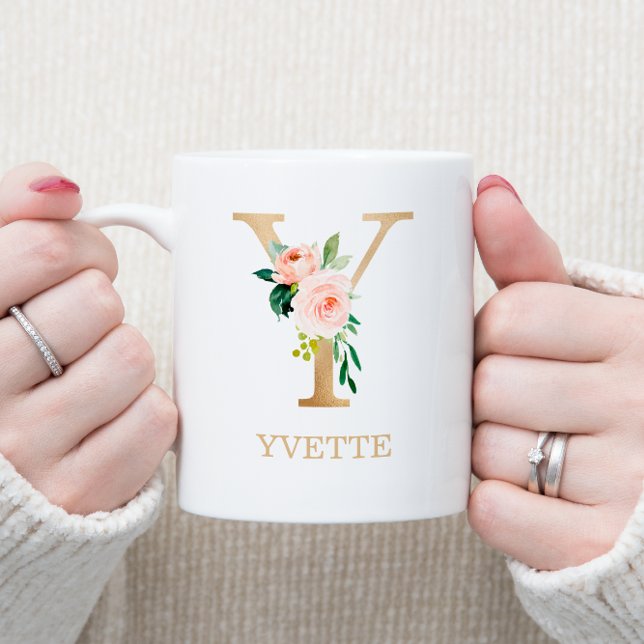 Mug Lettre Y dorée monogramme | Floral rose blanc vert (Créateur téléchargé)