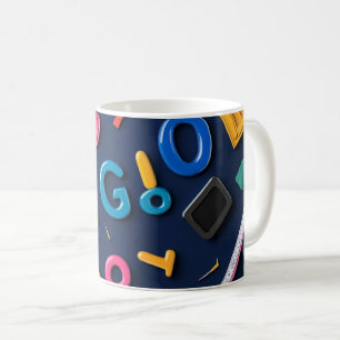 Mug Lettres en plastique disposées artistiquement sur
