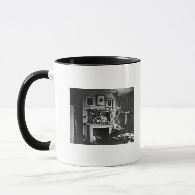 Mug L'étude de Charles Darwin à vers le bas logent (Gauche)