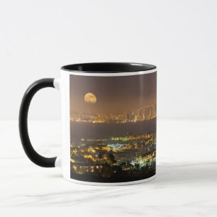 Mug Lever de lune sur la ligne d'horizon de San Diego