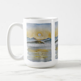 Mug Lever de soleil d'été sur les montagnes Misty et l