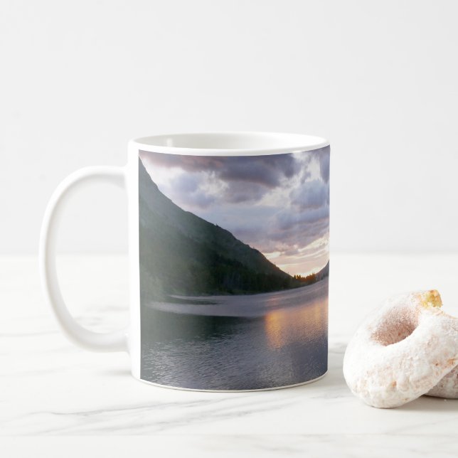 Mug Lever du soleil au lac Swiftcurrent I (Avec donut)
