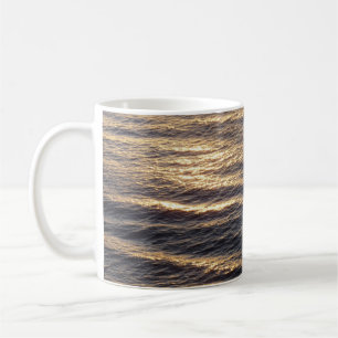 Mug Lever du soleil sur les eaux océaniques Calmer la
