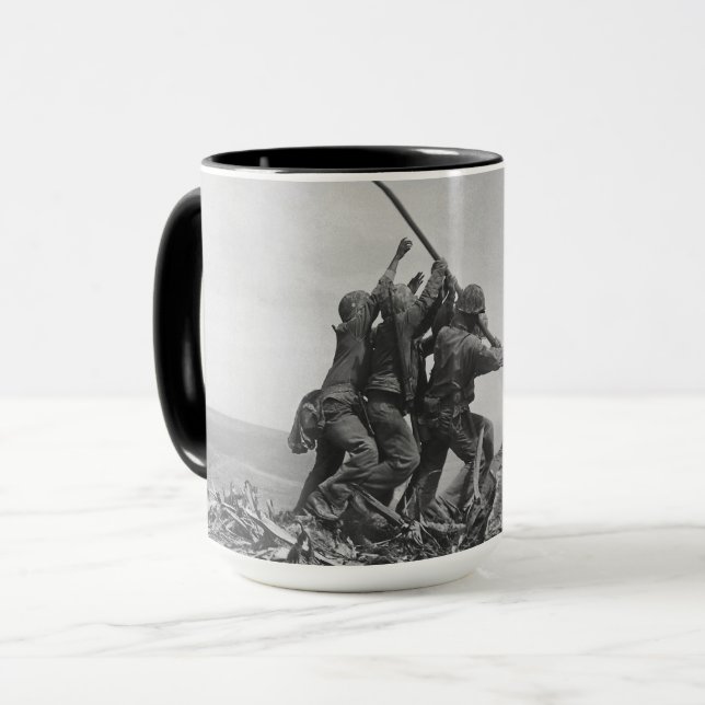 Mug lever le drapeau sur Iwo Jima (Devant gauche)