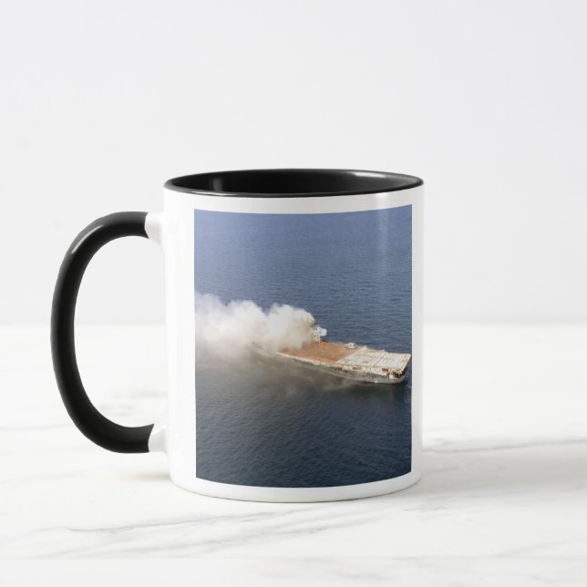 Mug L'ex-Oriskany, un avion déclassé (Gauche)