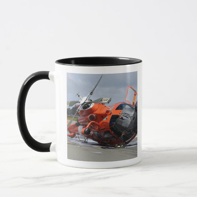 Mug L'hélicoptère Dolphin MH-65 s'est écrasé à l'aérop (Gauche)