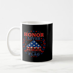 Mug L'honneur vit sous l'art patriotique du drapeau