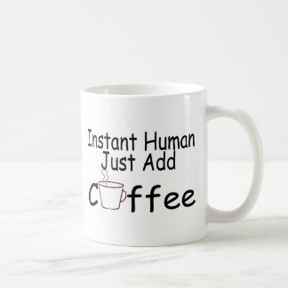 Mug L'humain instantané ajoutent juste le café