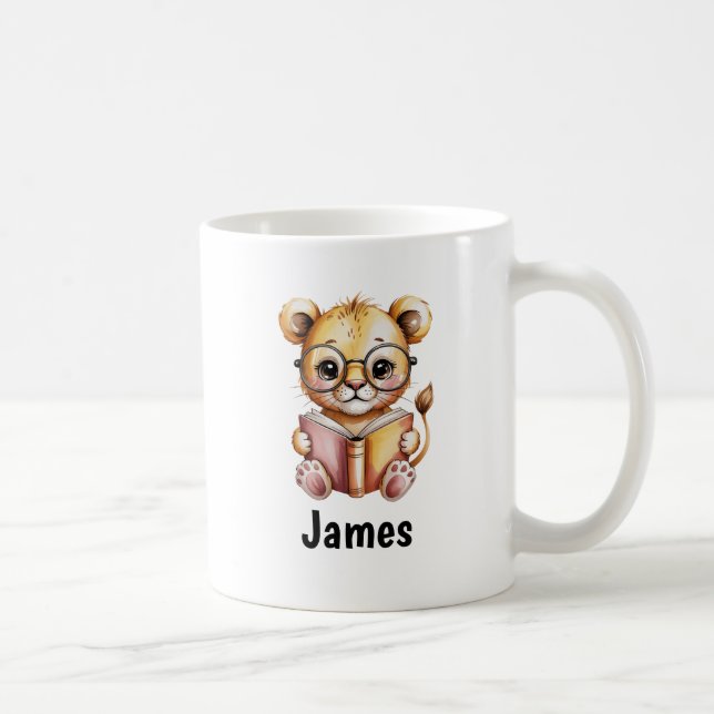 Mug Lion mignon lisant un livre personnalisé (Droite)