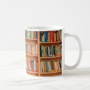 Mug Livres sur Arrière - plan de bibliothèque
