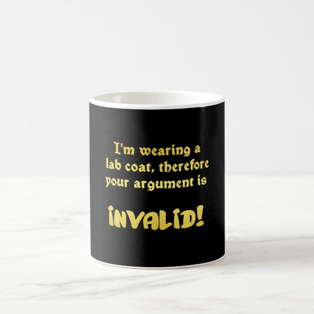 Mug Logique drôle de blouse de labo : le terminateur d (Centre)