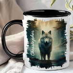 Mug Loup dans la forêt de Misty<br><div class="desc">Embrassez la mystique du désert avec le loup dans la Mug de la Forêt Misty. Cette tasse surprenante présente une image captivante d'un loup debout dans une forêt brumeuse, avec un paysage serein et éthérée en toile de fond. Customisé de votre nom, il ajoute une touche personnelle et unique. Parfait...</div>