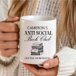 Mug Louveur de livre Funny personnalisé Introvert Humo<br><div class="desc">Célébrez votre amour des livres avec cette tasse "Anti-Social Book Club", conçue pour les introvertis et les amateurs de livres. Doté d'une charmante pile de livres d'illustration et de l'expression spirituelle "Moins de discours, plus de lecture", ce mug personnalisé est parfait pour ceux qui préfèrent un moment de calme avec...</div>