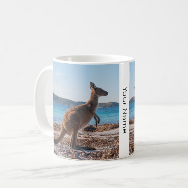 Mug Lucky Bay Kangaroo sur la plage, Australie (Devant gauche)