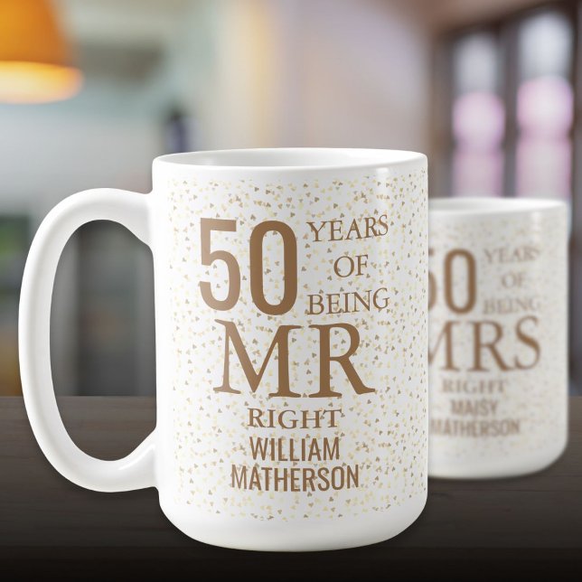 Mug M. Right Fun 50e anniversaire Mariage Coeurs d'or (Mr Right Fun 50th Wedding Anniversary Gold Hearts Coffee Mug)