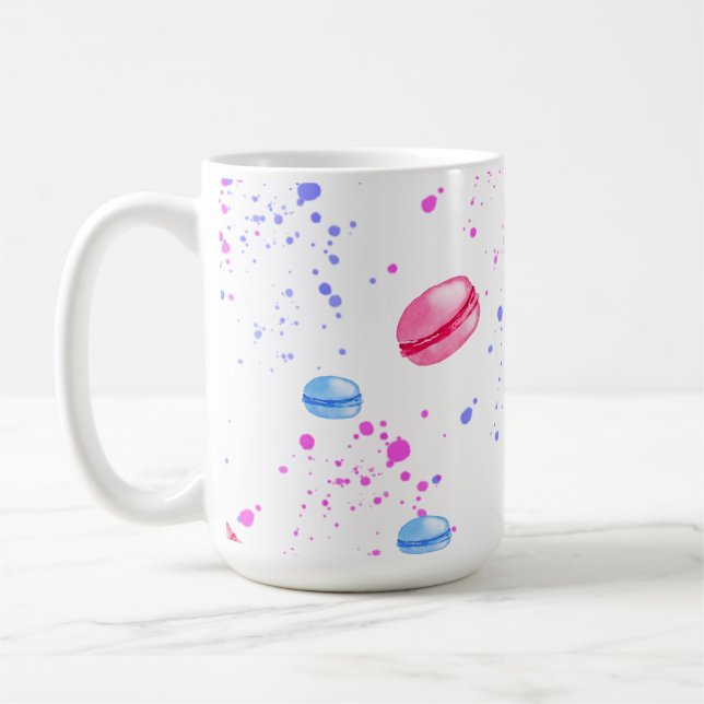Mug Macarons appétissants dans des éclaboussures d'aqu (Gauche)