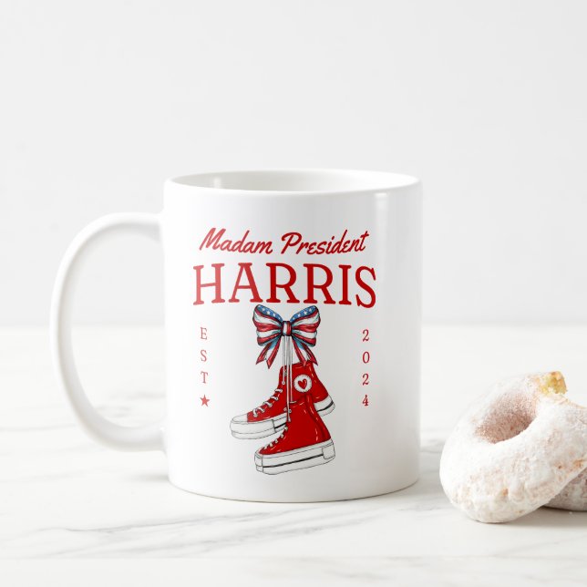 Mug Madame la Présidente Harris 2024 Basket Meme (Avec donut)
