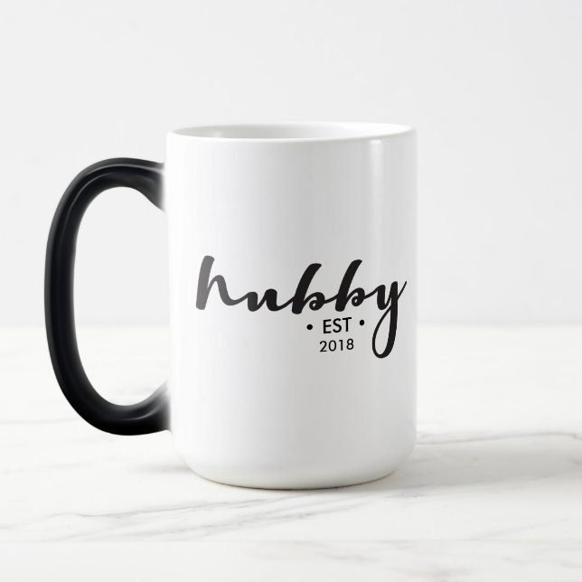 Mug Magic Année d'établissement Personnalisé Hubby script mo (Gauche)