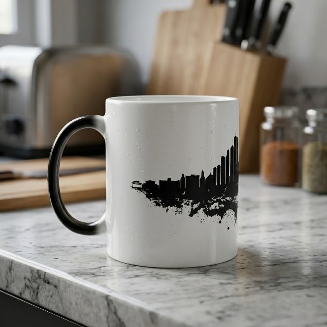 Mug Magic Aquarelle Skyline de Chicago noir et blanc (Chicago Skyline Black White Watercolor City Art. Color Morph Mug)