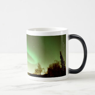 Mug Magic Arc de l'aurore au-dessus d'Anchorage