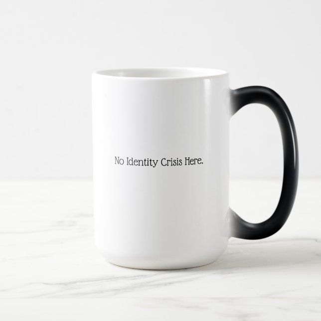 Mug Magic Aucune crise d'identité ici. (Droite)