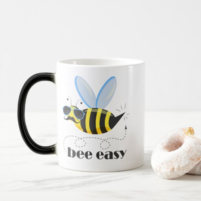 Mug Magic Bee caractère avec mustache lunettes de soleil Bee (Avec donut)