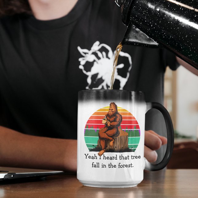 Mug Magic Bigfoot Ouais j'ai entendu cet arbre tomber dans l (Créateur téléchargé)