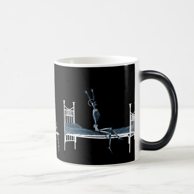 Mug Magic Bleu noir squelettique de rayon X heure du coucher (Droite)