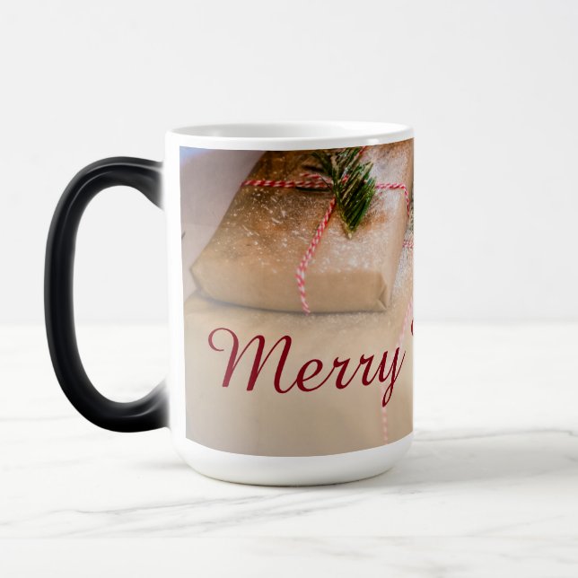 Mug Magic Cadeaux de fête comme motif de Noël (Gauche)