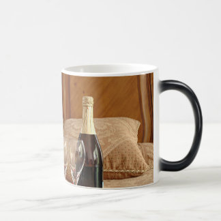 Mug Magic Carlin sexy dans la lingerie avec les présents et