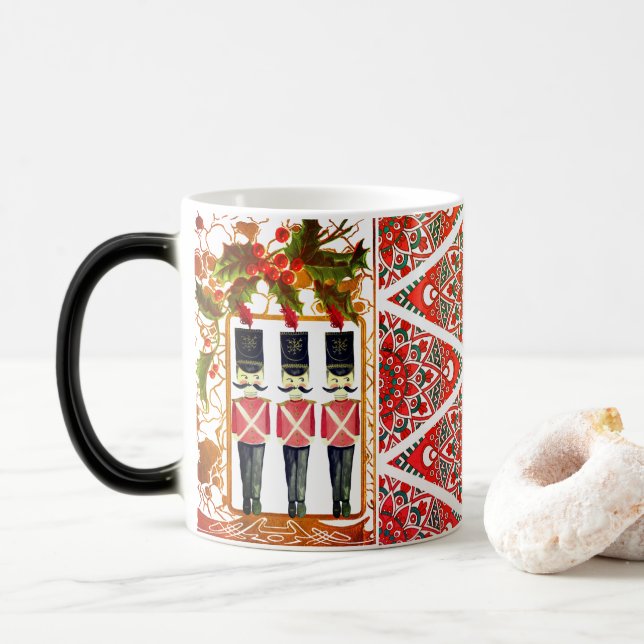 Mug Magic Casse-noix Trio Holly Frame Soldier (Avec donut)