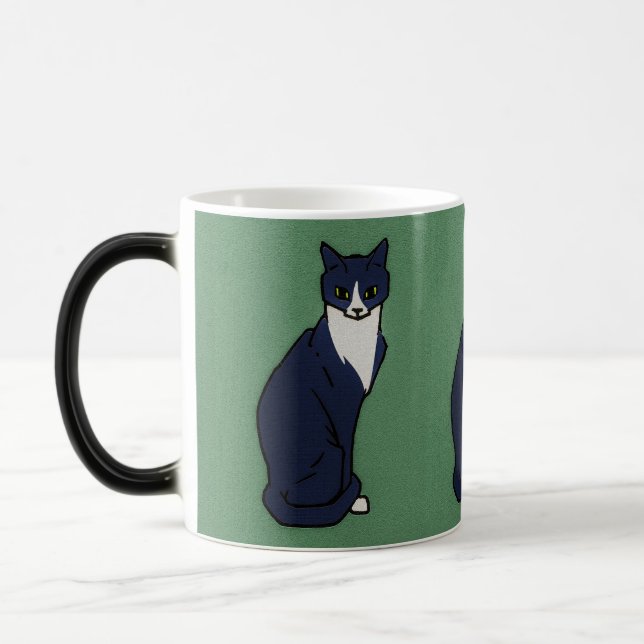 Mug Magic Chat assis sur fond vert par Julie de Graag (Gauche)