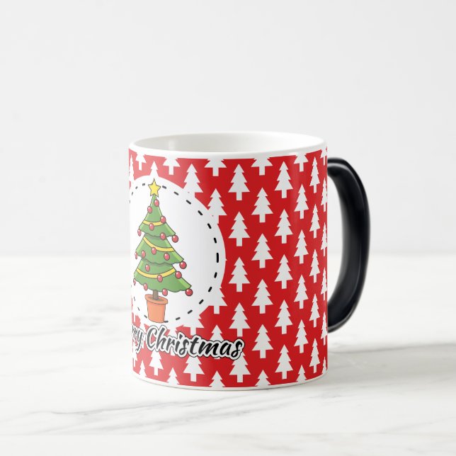 Mug Magic Christmas Tree on Red Pines Pattern - Merry Xmas (Devant droit)