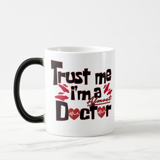 Mug Magic Confía me soy casi un médico (Gauche)