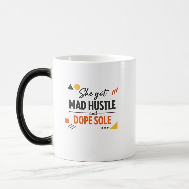 Mug Magic Elle a une sacrée énergie et des baskets d'enfer | (Gauche)