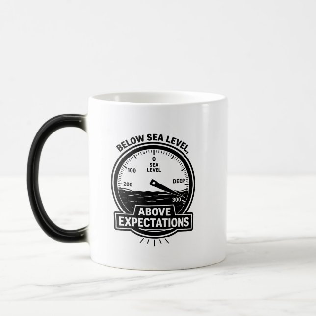 Mug Magic Équipage de sous-marin au-dessus des attentes Fier (Gauche)