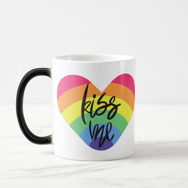 Mug Magic Fierté - embrasse-moi. L'amour est juste. (Gauche)